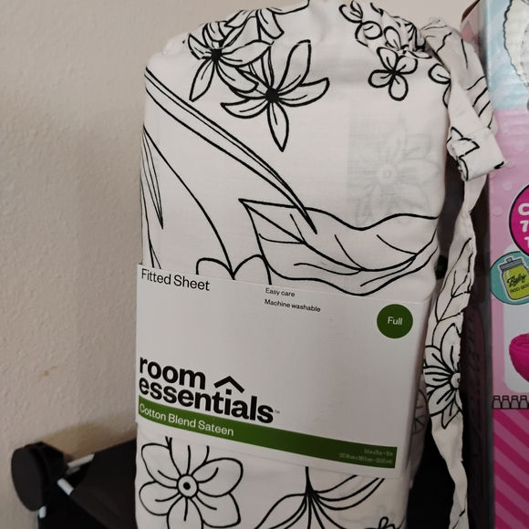 Room Essentials Other - Room Essentials Black and White Floral Fitted Sheet